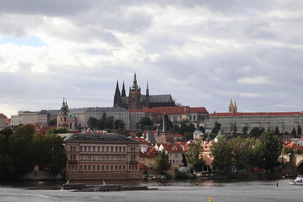 Modern Apartment In The Center Of Prag Exterior foto